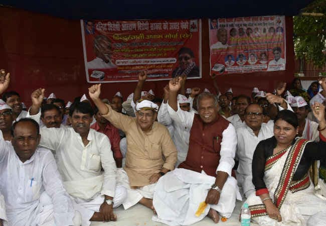 टॉपर घोटाले में रूबी राय की गिरफ्तारी पर राजनीति तेज, मांझी ने किया विरोध