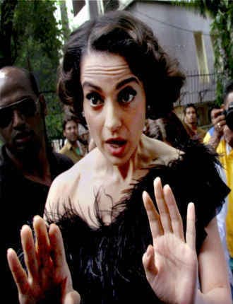 रितीक से जुड़े सवालों को कुछ इस तरह टाल गयी कंगना