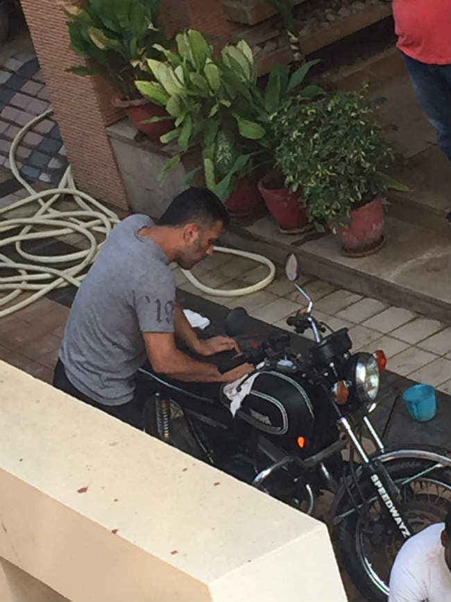 धौनी और उनका बाइक प्रेम, देखें तसवीरों में
