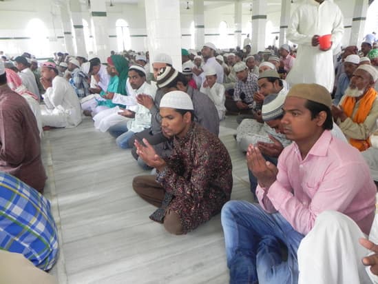 आखिरी जुमे की नमाज अदा की गयी