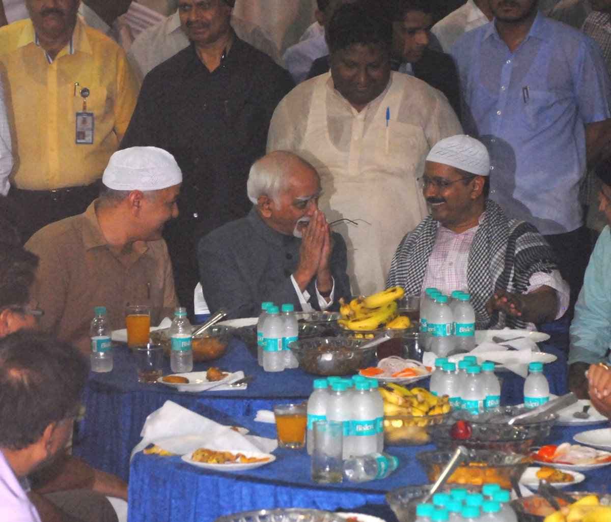 केजरीवाल के इफ्तार पार्टी में साफ दिखी केंद्र और दिल्ली सरकार की ''जंग''