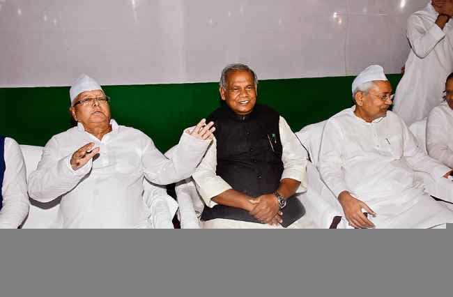 लालू की इफ्तार पार्टी में मांझी ने कहा, पूर्व सीएम भी हूं तो नीतीश की वजह से