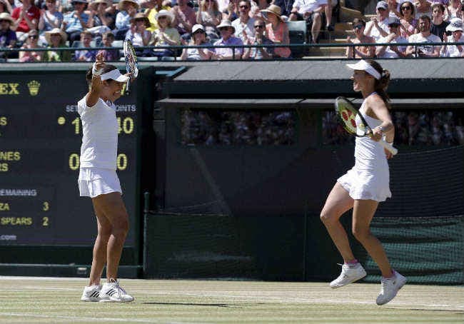 सानिया-हिंगिस विंबलडन के तीसरे दौर में