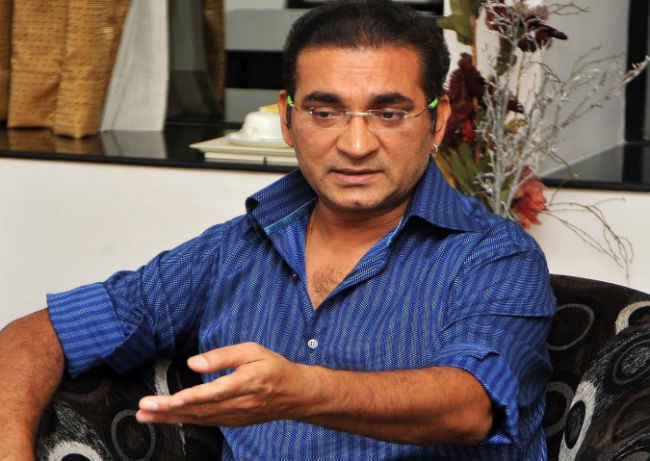 महिला पत्रकार पर अभद्र टिप्‍पणी कर घिरे अभिजीत, दी सफाई