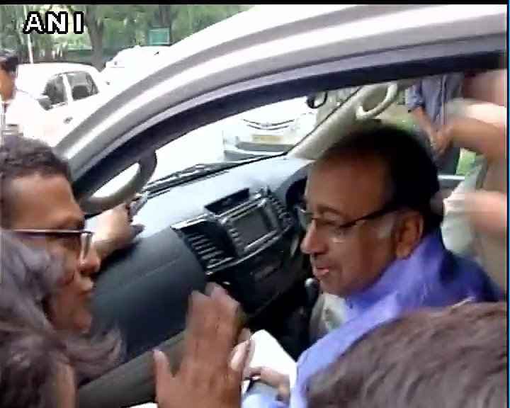 मंत्रिमंडल के विस्तार से पहले अमित शाह से मिलने पहुंच रहे हैं कई नेता