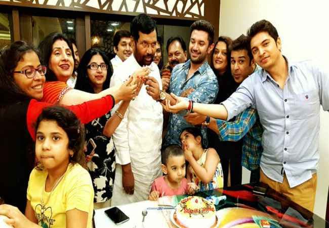 70 के हुए रामविलास पासवान, राष्ट्रपति और पीएम मोदी ने दी जन्मदिन की बधाई