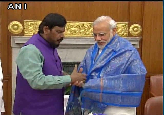 पीएम ने दी नये मंत्रियों को नसीहत, स्वागत कराने से पहले काम सीखें