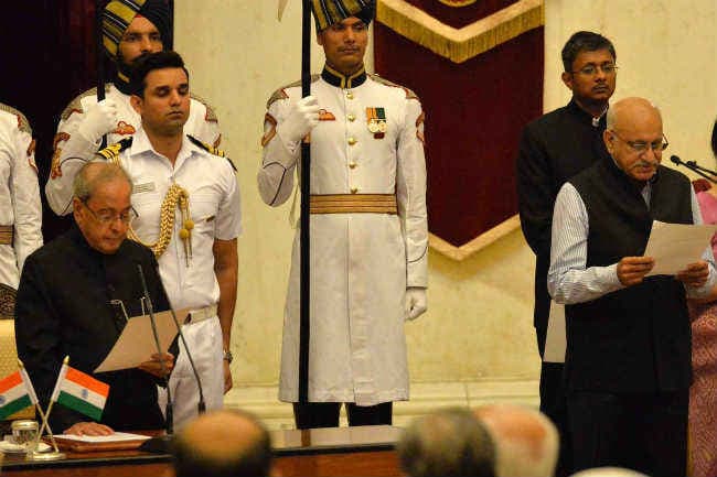 मोदी की मंत्रिपरिषद में वकील, डॉक्टर, पीएचडी धारी