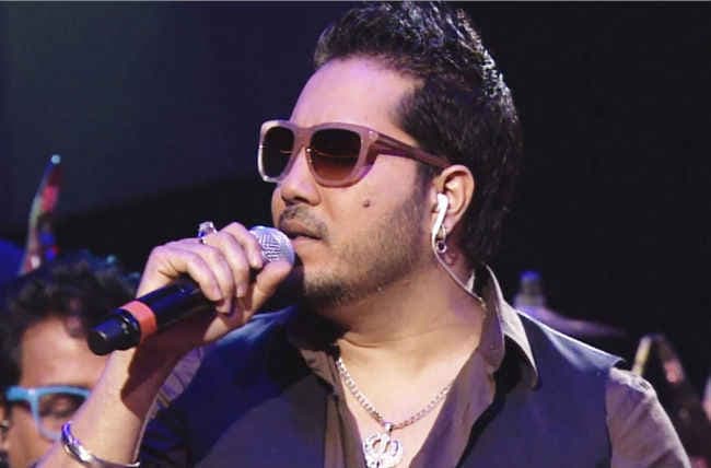 सिंगर मीका सिंह फिर विवादों में, मॉडल ने लगाया छेड़छाड़ का आरोप