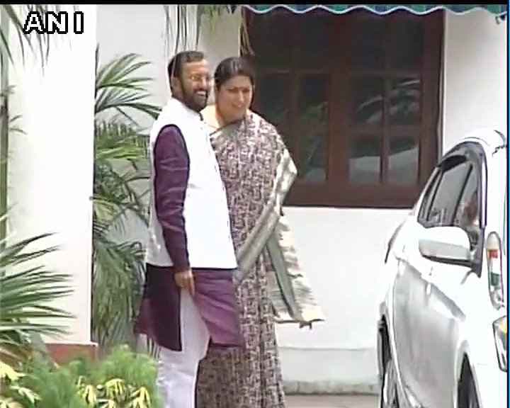 डाॅ जोशी के मार्गदर्शन व मोदी-स्मृति से चर्चा कर HRD का रोडमैप तैयार करेंगे जावडेकर