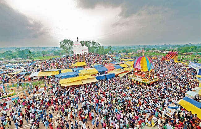 भगवान पहुंचे मौसीबाड़ी, रथ खींचने के लिए मची होड़