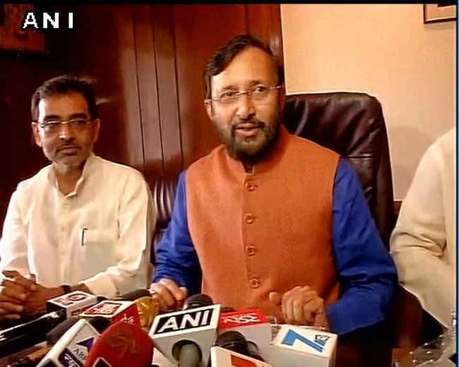 एचआरडी मिनिस्ट्री का कार्यभार संभालने के बाद बोले जावड़ेकर शिक्षा की गुणवत्ता बढ़ाना प्राथमिकता