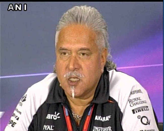 सिल्वरस्टोन में नजर आए माल्या, कहा- जिंदगी आगे बढ़ती रहनी चाहिए