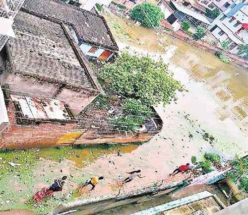 12 घंटों में की बारिश में छपरा के हजारों घरों में घुसा पानी