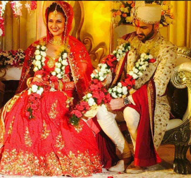 दिव्‍यांका-विवेक की ‘ये है मोहब्‍बतें'', देखें शादी की चुनिंदा तसवीरें...