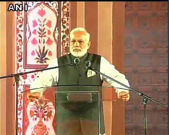 केन्‍या में बोले पीएम मोदी, पूरी दुनिया में एक अकेला भारत आगे बढ़ रहा है