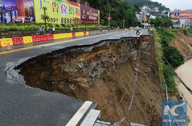 चीन में चक्रवात ‘नेपार्तक'' की तबाही, 6 की मौत, 8 लापता