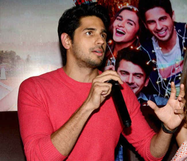 जानें, अभिनेता नहीं होते तो क्‍या बनना पसंद करते सिद्धार्थ मल्‍होत्रा ?