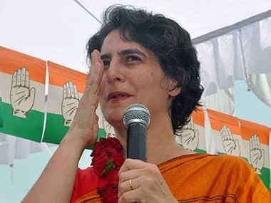 उत्तर प्रदेश : कांग्रेस में हलचल तेज, गुलाम नबी आजाद से मिलने पहुंचीं प्रियंका गांधी