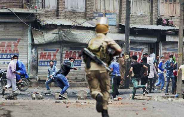 कश्मीर हिंसा: जम्मू कश्मीर सरकार ने नेत्र सर्जनों की सेवाएं मांगी