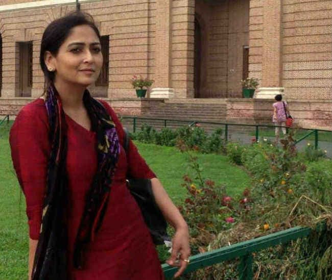 दिग्विजय सिंह ने किया ट्वीट: अमृता ने बेटे जयवर्धन के हक में छोड़ी संपत्ति