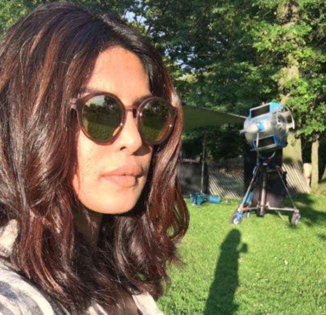 DAY 2: लगातार 14 घंटे की शूटिंग के बाद प्रियंका ने शेयर की ये क्‍यूट सेल्‍फी...