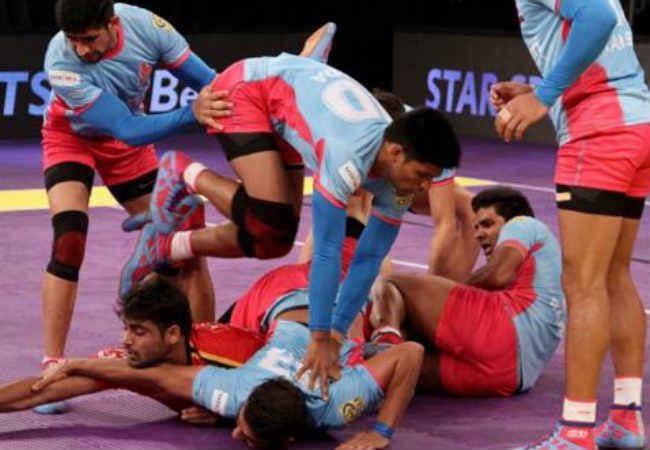 प्रो कबड्डी : यू मुंबा ने जयपुर पिंक पैंथर्स को 29-23 से हराया