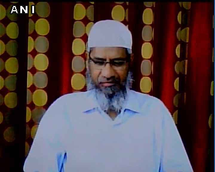 स्काइप के जरिए सामने आए जाकिर नाइक, कहा- युद्ध में आत्मघाती हमला सही, मैं किसी आतंकी से नहीं मिला