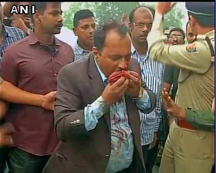 राष्ट्रपति के काफिले का वाहन गहरी खाई में गिरा, छह लोग घायल