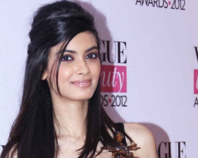 ‘कॉकटेल'' गर्ल डायना पेंटी की वापसी, फर्स्‍टलुक आया सामने