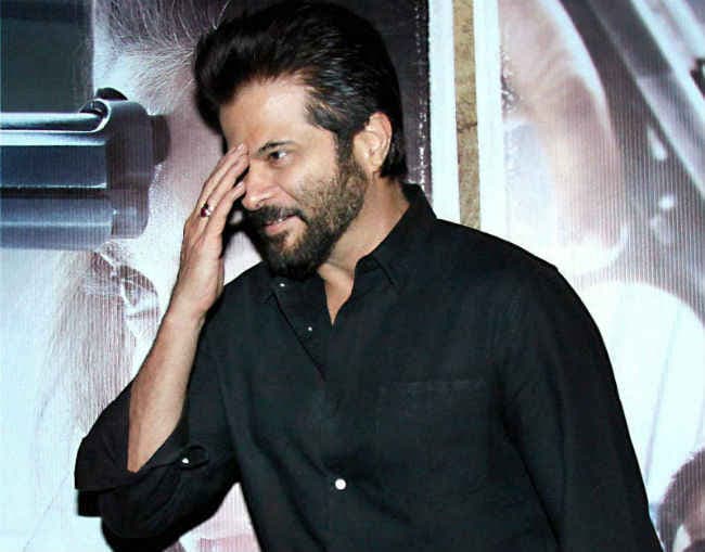 ''झक्‍कास'' अनिल कपूर को स्‍टंट करना पड़ा भारी, रेलवे ने थमाया नोटिस