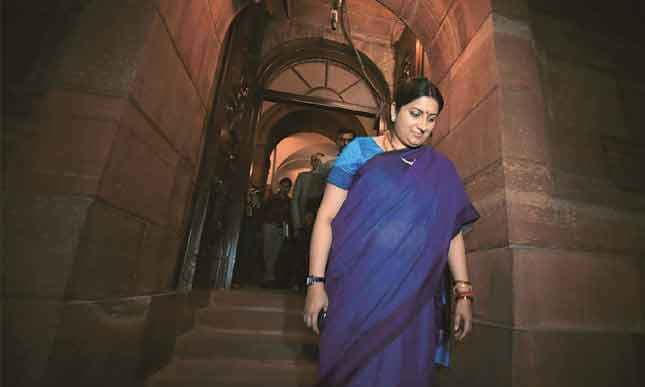 संसदीय मामलों की कैबिनेट समिति से हटायी गयीं स्मृति ईरानी, किसी समिति में नहीं मिली जगह