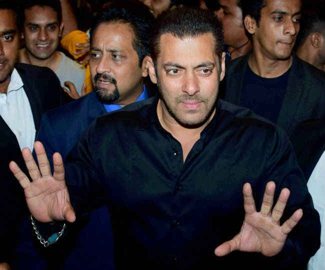 देरी से एयरपोर्ट पहुंचे सलमान खान, फिर कर्मचारियों से हो गई बहस