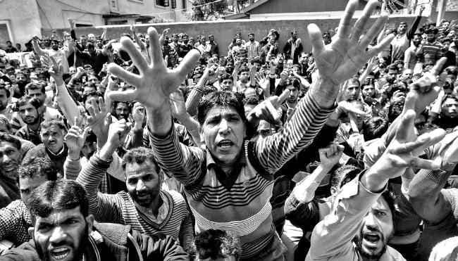 हिंसा से बेअसर भारतीय मध्य वर्ग