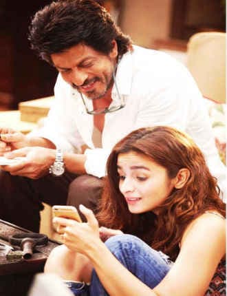 ‘डियर जिंदगी'' का पोस्टर रिलीज, शाहरूख के साथ दिखेंगी आलिया