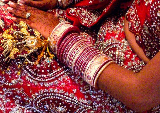 OMG : शादी के 10 दिन बाद ही नयी दुल्हन ने दिया बच्चे को जन्म