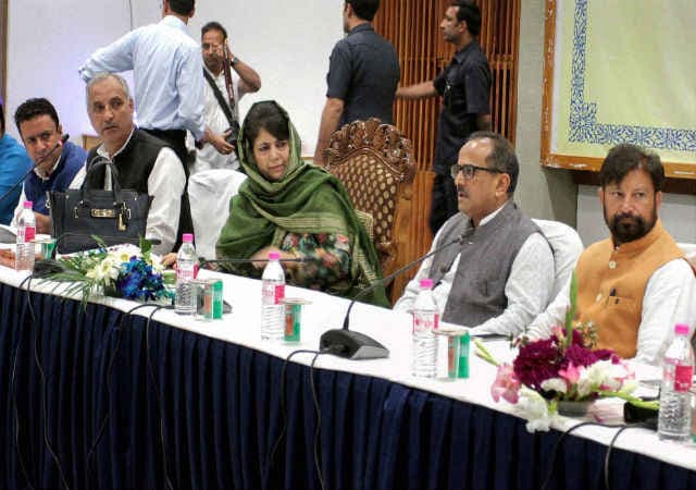 सर्वदलीय बैठक में जम्मू-कश्मीर में सभी पक्षों से समावेशी संवाद की वकालत