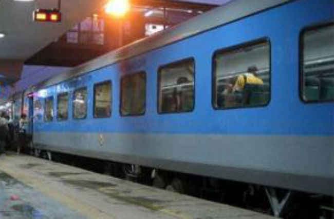 हवाई यात्रा की तरह अब रेल यात्रियों को भी मिलेगा 2 रुपये में 10 लाख का बीमा
