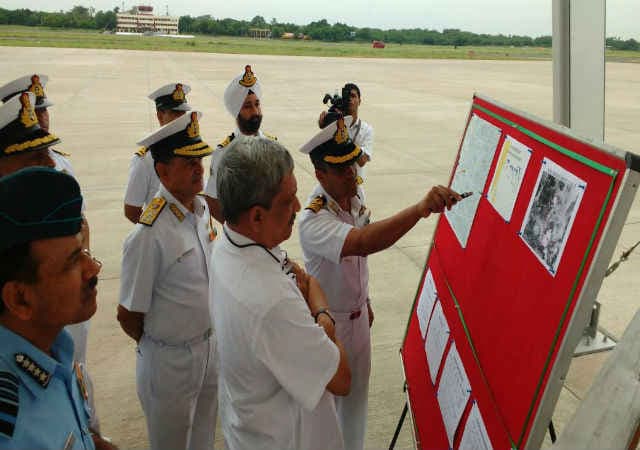 IAF विमान: सर्च ऑपरेशन पर नजर रखने चेन्नई पहुंचे रक्षामंत्री पर्रिकर