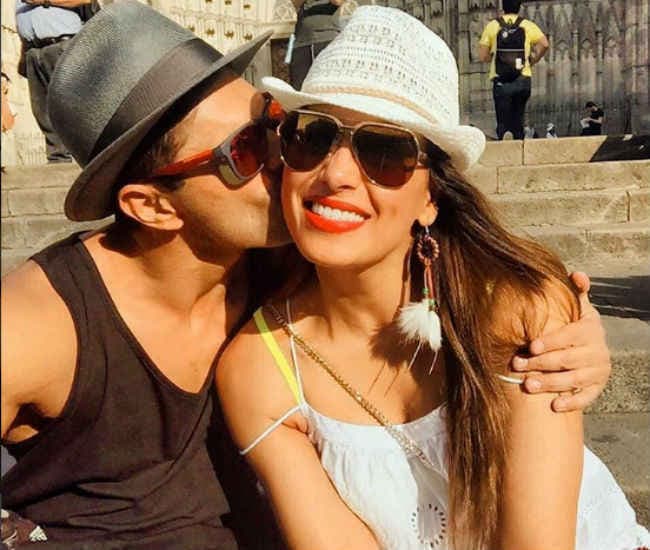 बर्सीलोना में मस्‍ती के बाद फिर हनीमून पर करण-बिपाशा, देखें तसवीर