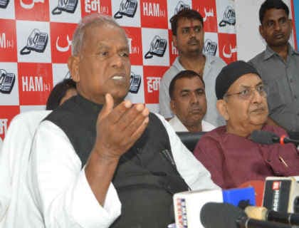 बिहार : दलित युवक के मुंह में पेशाब मामले में विपक्षी नेताओं का नीतीश पर हमला