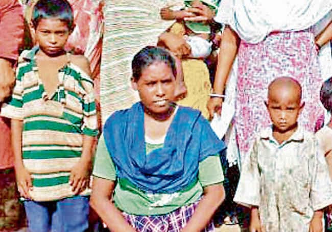 बंद हो गया स्कूल, तो मैट्रिक पास दिव्यांग सुमित्रा असुर ने जलायी शिक्षा की अलख