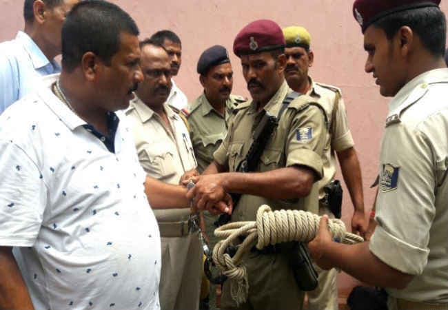 नाबालिग से छेड़खानी के आरोप में BJP MLC टुन्ना पांडेय गिरफ्तार, भेजे गये जेल, पार्टी से निलंबित