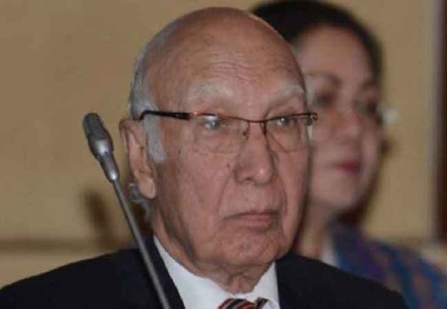 कश्मीर के भविष्य का फैसला सिर्फ कश्मीरियों के हाथों : अजीज