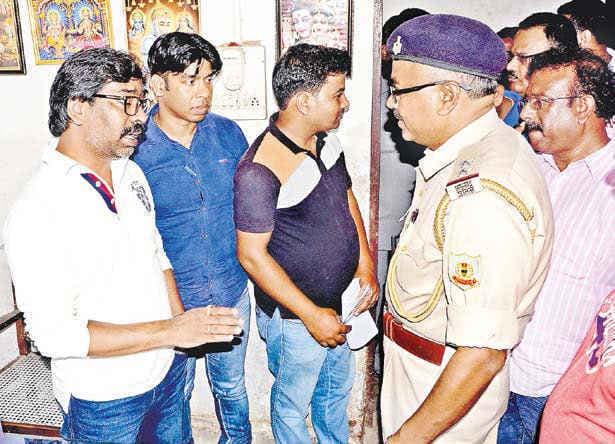 ADG अनुराग गुप्ता के खिलाफ हेमंत सोरेन गये थाना