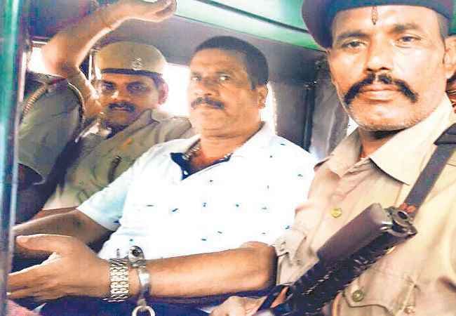 छेड़खानी में BJP MLC टुन्नाजी पांडेय गिरफ्तार, ट्रेन में 12 वर्ष की बच्ची को चूमने का प्रयास, कहा- बाथरूम चलो