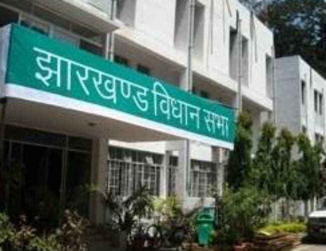 झारखंड : सीएनटी को लेकर झामुमो का हंगामा, विस की कार्यवाही दिन भर के लिए स्थगित