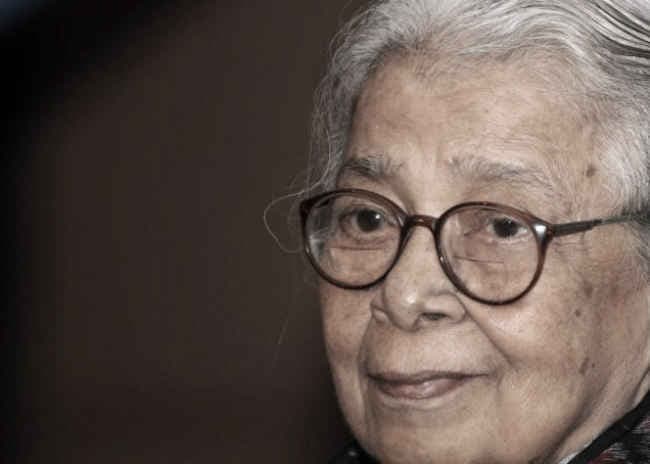 एक मुखरता का मौन होना