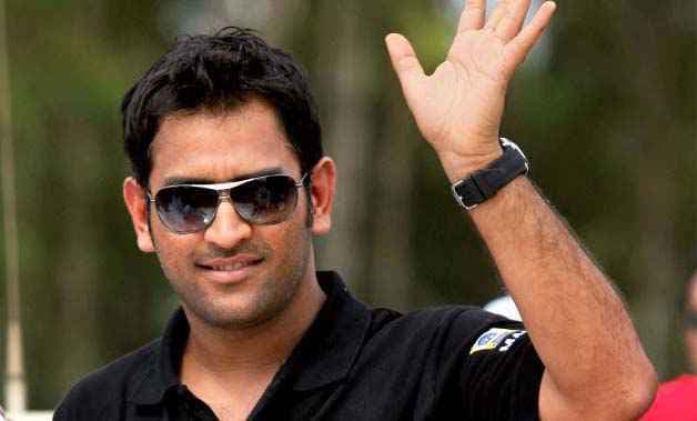 धौनी की आमदनी घटी पर टैक्स देने में अव्वल