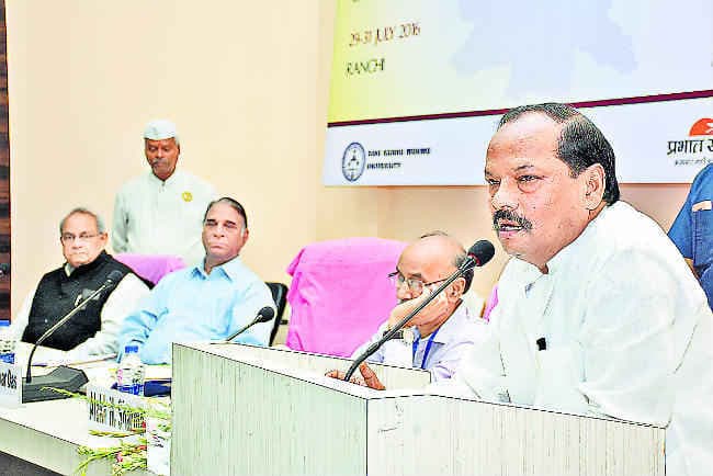 आदिवासियों की जमीन लूटनेवालों के पेट में दर्द